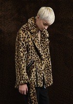 ミルクボーイ 2018年冬コレクション - ヘンゼルとグレーテルが迷い込んだ森の中｜写真15