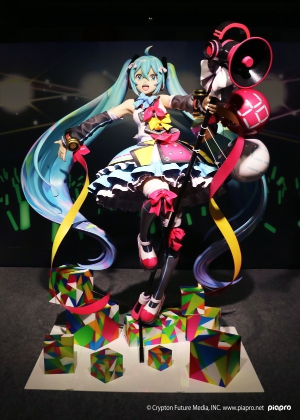 「初音ミク フィギュア展」等身大モデルや関連フィギュアなど約200体が横浜人形の家に集結 | 写真