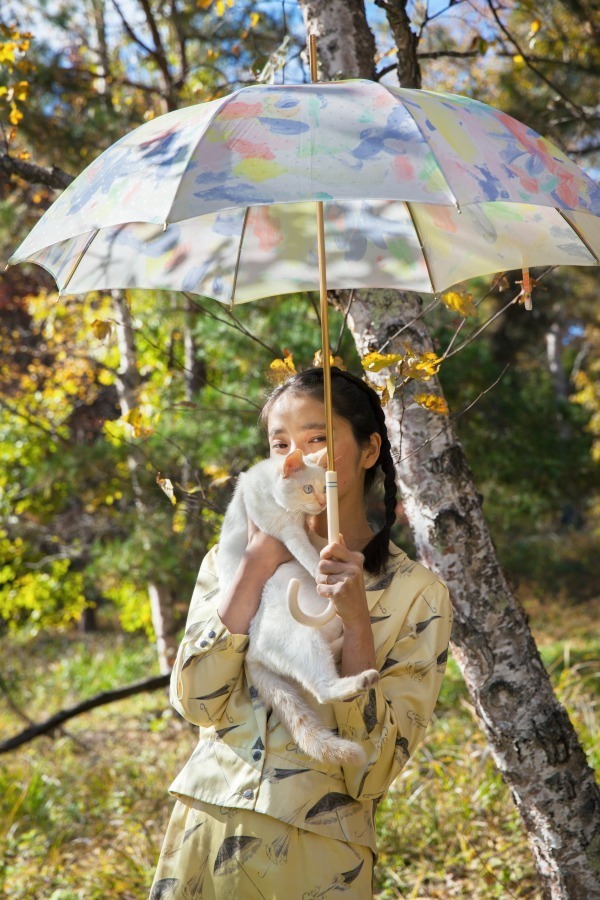 コシラエルの19年春夏新作傘「シークエンス」繊細な花柄＆人形柄の晴雨兼用傘など | 写真