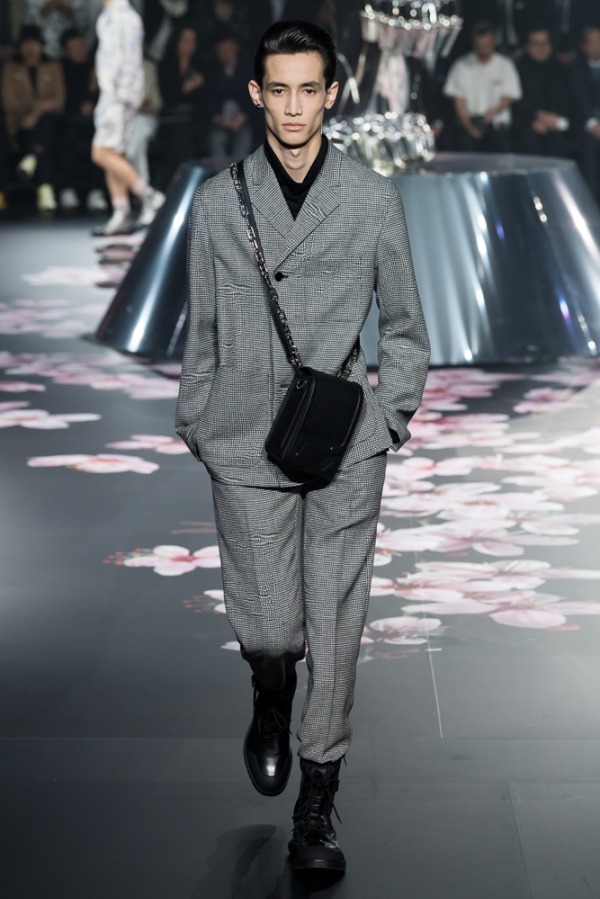 非売品 DIOR ディオール プレフォール'19 メンズノンノ