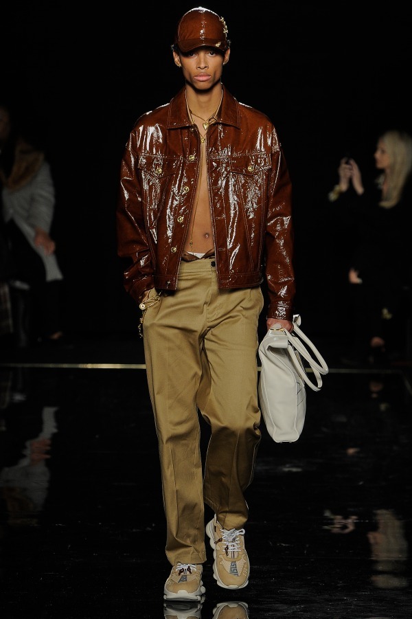 ヴェルサーチェ(VERSACE) 2019年プレフォールウィメンズ&メンズ