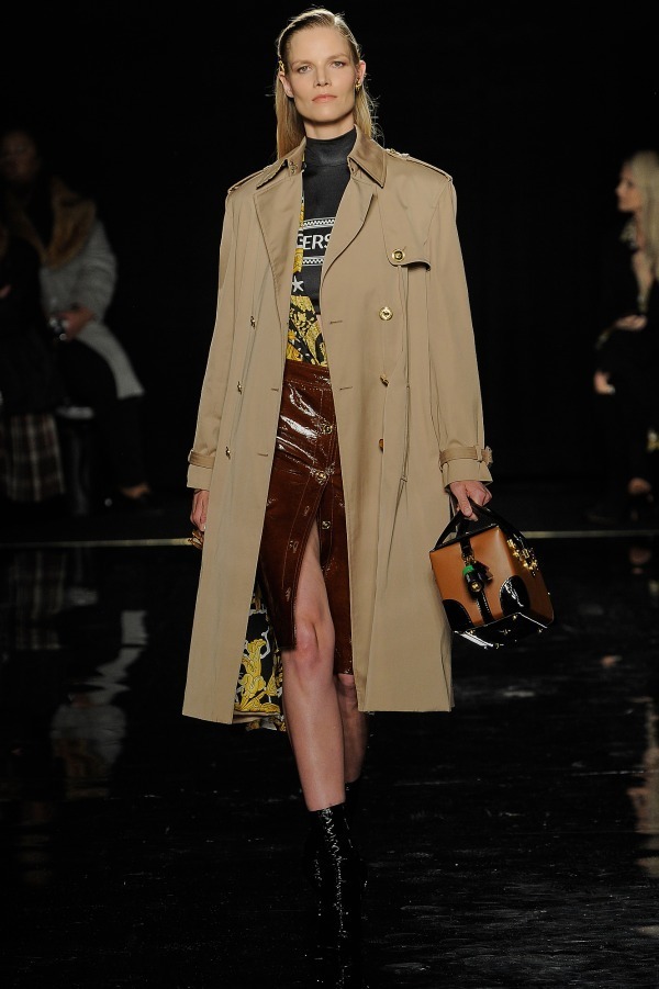 ヴェルサーチェ(VERSACE) 2019年プレフォールウィメンズ&メンズ