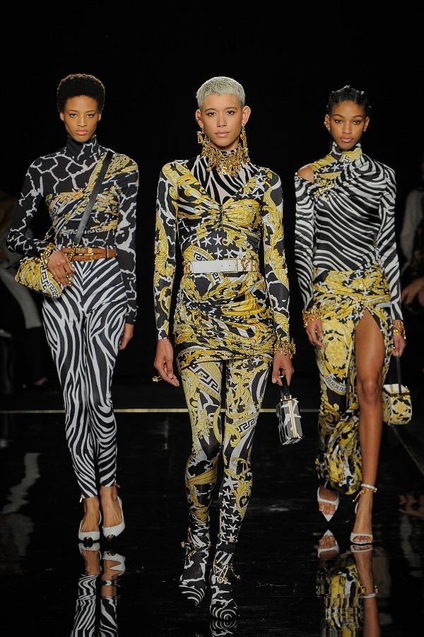 ヴェルサーチェ(VERSACE) 2019年プレフォールウィメンズ&メンズコレクション  - 写真11