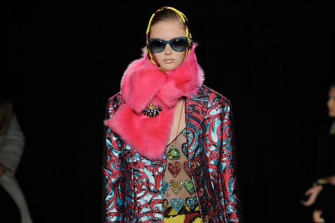 ヴェルサーチェ 2019年プレフォール ウィメンズ&メンズ コレクション