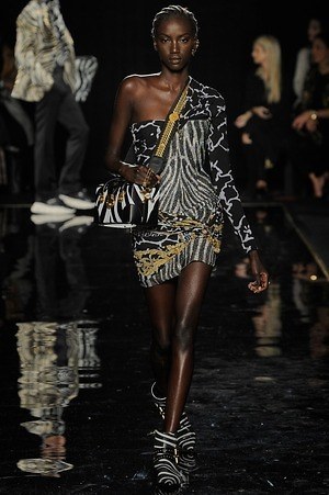 ヴェルサーチェ(VERSACE) 2019年プレフォールウィメンズ&メンズコレクション  - 写真13