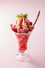 ザ・キャピトルホテル 東急の苺メニュー、マスカルポーネのエスプーマを添えたストロベリーパフェなど｜写真8