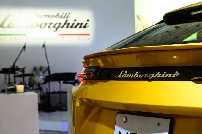 ランボルギーニ「ウルス」"世界最速"SUV、スポーツカー由来のラグジュアリーなデザイン|写真13