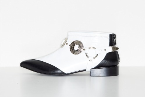 ブーティ｜トーガ プルラ19年春夏の新作シューズ、取り外し可能なベルト付きブーティ＆涙型装飾のパンプス