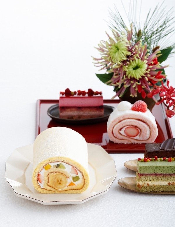 パティスリー キハチ「ボナネ」市松模様の新年ケーキ、苺のロールケーキやキャラメルウエハースバーも | 写真