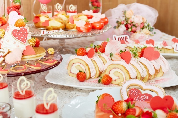 「恋するいちごのデザートブッフェ」青山で開催、ハート型ショートケーキやいちご約30個の贅沢タルト｜写真1