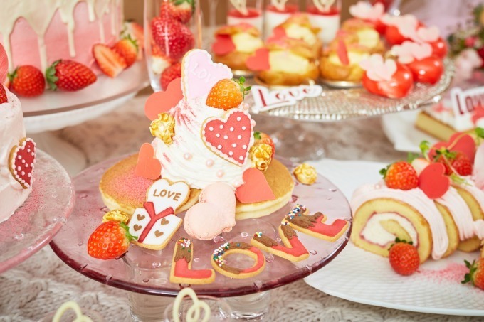 「恋するいちごのデザートブッフェ」青山で開催、ハート型ショートケーキやいちご約30個の贅沢タルト｜写真2
