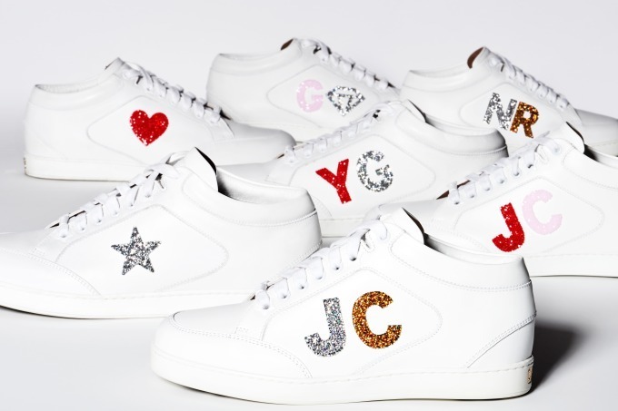 ジミー チュウ、バッグや財布にイニシャル＆ハートモチーフを飾るパーソナライズサービス開始