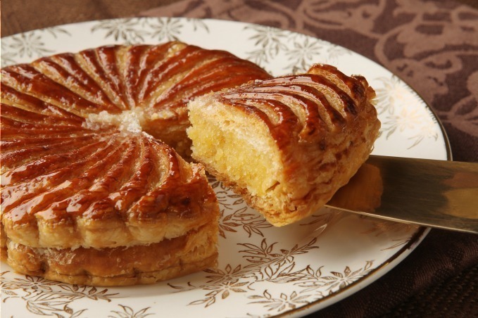 「ラ ブティック ドゥ ジョエル・ロブション」から、オリジナルチャーム入りガレット デ ロワ発売