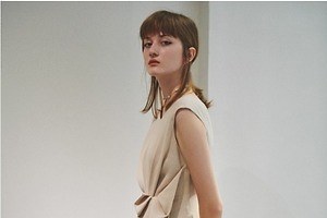 ラグナムーン“大人の女性”に捧げる新ドレスライン、総レースワンピース＆セットアップなど