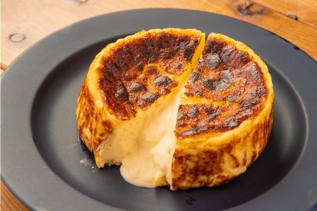 ＜北新地＞チーズケーキ専門店「301(サンマルイチ)」スペイン・バスク地方伝統のレシピを再現したチーズケーキ
