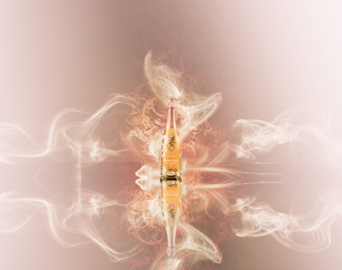 シャンパーニュ・メゾン「ペリエ ジュエ」より新作ロゼ、サーモンピンクの泡が明るく輝く｜写真1