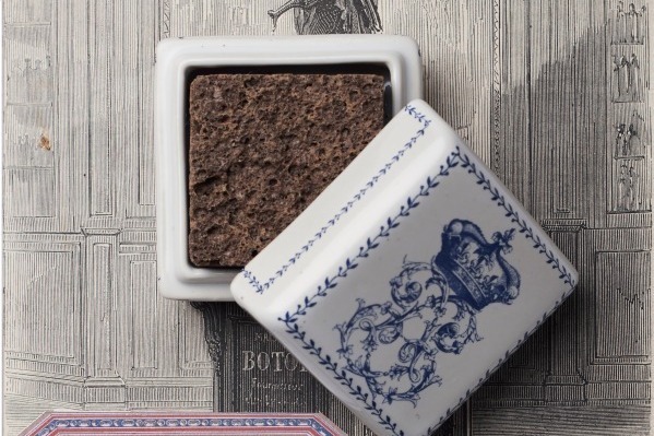 パリ発総合美容専門店「ビュリー」“ぱちぱちと燃える木々”をイメージした冬のルームフレグランス