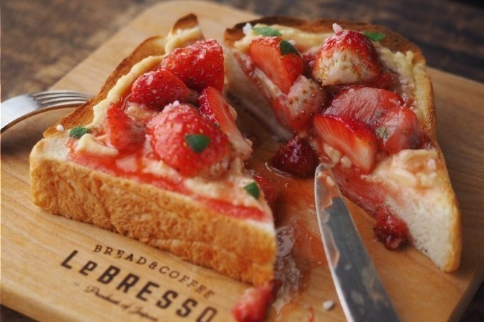 「ストロベリー＆カスタードトースト」