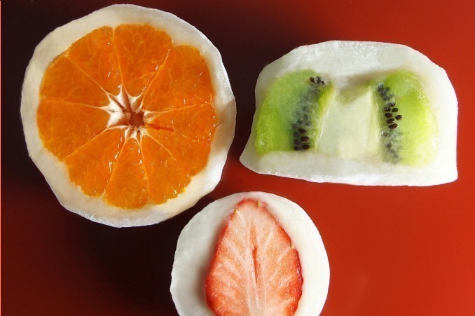 和モダン｜和菓子老舗「花園万頭」新宿本店がグランドオープン、銀座千疋屋の苺＆キウイ入り“フルーツ大福”も