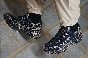 ナイキ×C.Eのスニーカー「エア マックス 95」やトラックスーツ、過去のロンドンストリートから着想