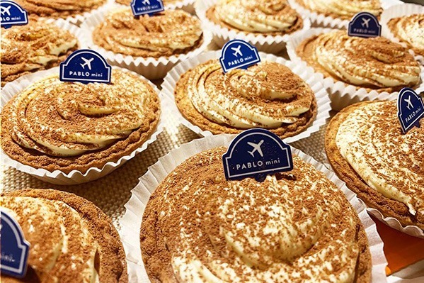 パブロから真っ赤なクリスマス限定チーズタルト チョコレートのチーズソフトクリーム ファッションプレス パブロから真っ赤なクリスマス限定チーズタルト チョコレートのチーズソフトクリーム ファッションプレス