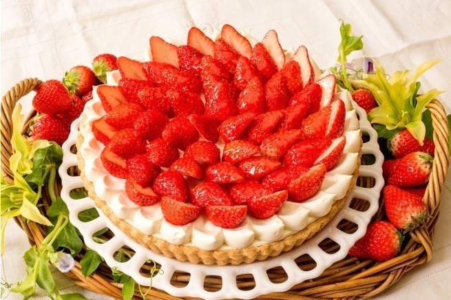 キル フェ ボン「愛媛県産 ひめ寒紅いちごのタルト」4店舗限定発売、みずみずしい苺＆バタークリーム