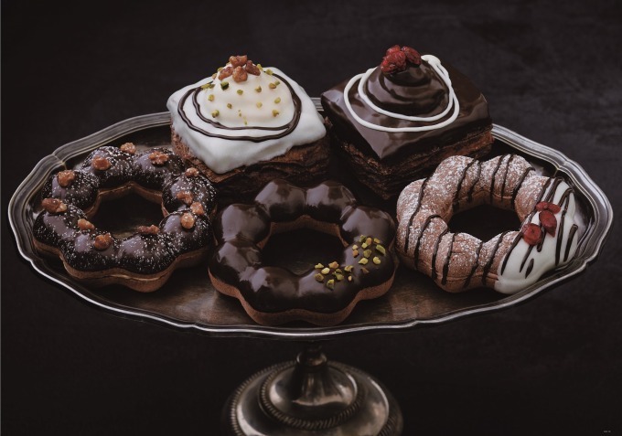 ミスタードーナツ「ポン・デ・ヨロイヅカ」や「赤ワイン仕立てのショコラパイ」