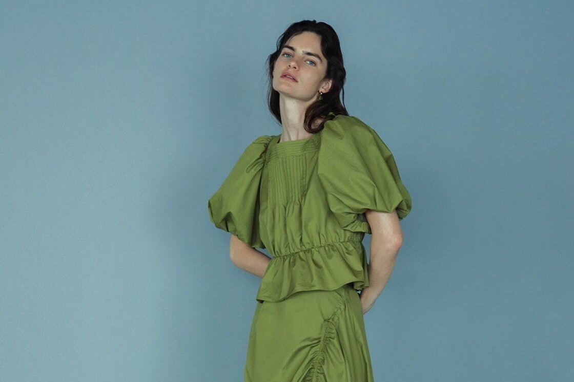 スナイデル21年春夏の新作、ベスト付きレイヤードワンピース＆ふんわりコットンブラウスなど