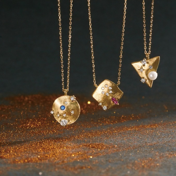 4 12星座モチーフ の新ネックレス 星座の並びをなぞって守護石をセット ファッションプレス 4 12星座モチーフ の新ネックレス 星座の並びをなぞって守護石をセット ファッションプレス