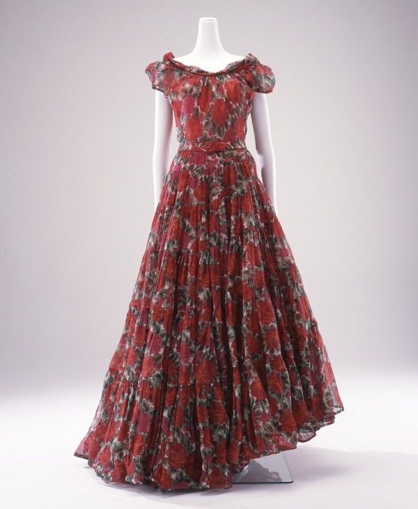 コレクション展「ディオールとバレンシアガ」島根県立石見美術館で、50年代当時のドレスを展示 | 写真