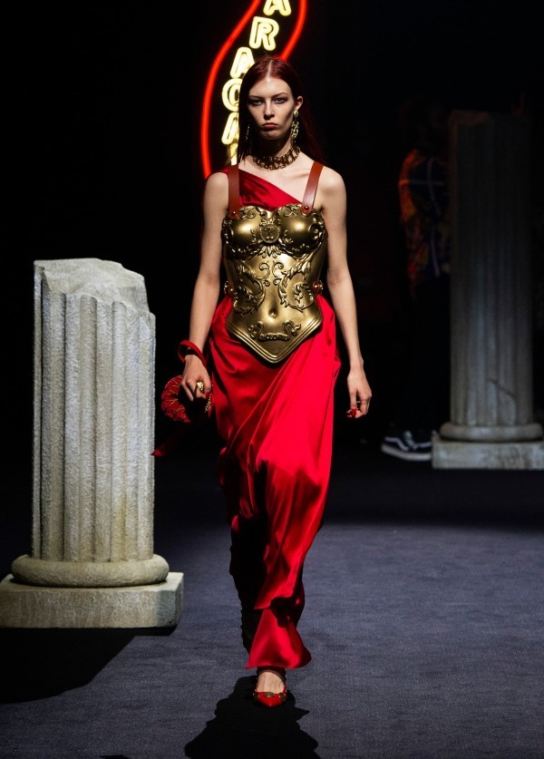 モスキーノ(MOSCHINO) 2019年プレフォールウィメンズコレクション  - 写真4