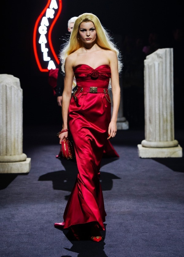 モスキーノ(MOSCHINO) 2019年プレフォールウィメンズコレクション  - 写真13