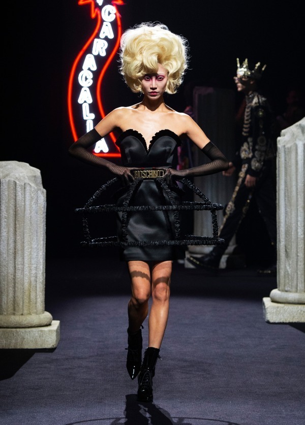 モスキーノ(MOSCHINO) 2019年プレフォールウィメンズコレクション  - 写真20