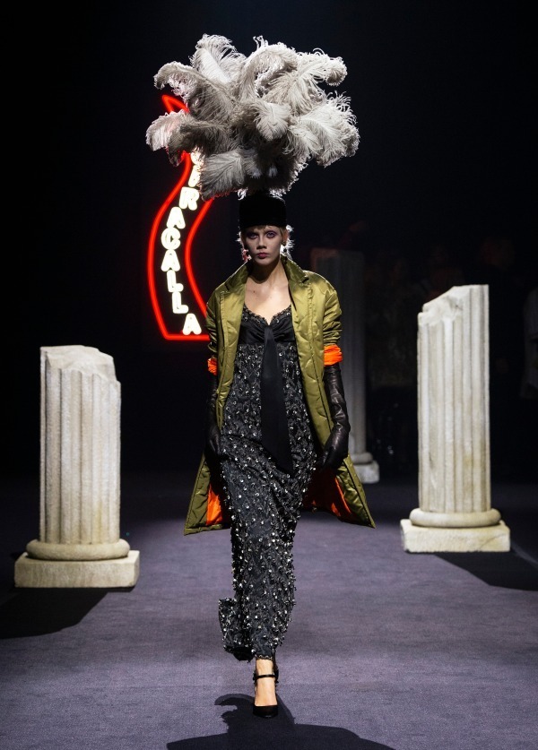 モスキーノ(MOSCHINO) 2019年プレフォールウィメンズコレクション  - 写真33