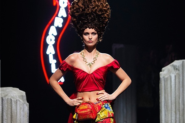 モスキーノ 2019年プレフォール ウィメンズ コレクション