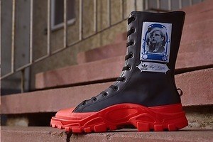 アディダス バイ ラフ・シモンズから新作メンズレースアップシューズ「デトロイト・ブーツ」登場