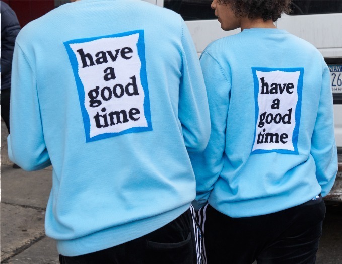 アディダス オリジナルス×have a good timeコラボ、クリアブルーの靴