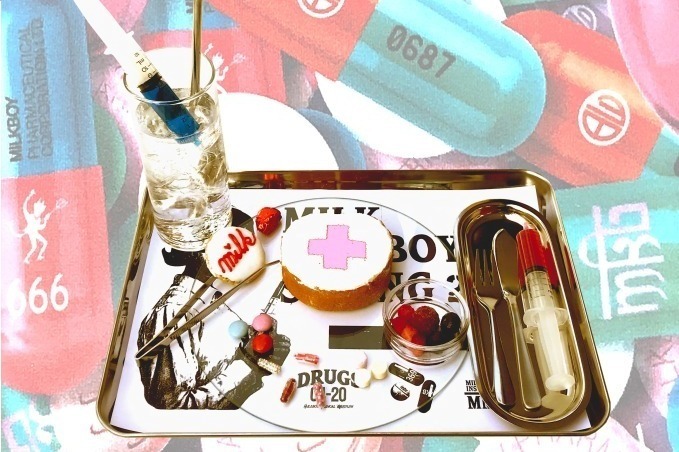 ミルク＆ミルクボーイ"ホスピタル"着想のスイーツセット、十字ケーキに注射器入りゼリー - 原宿で