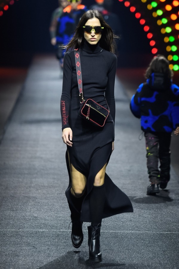 マルセロ・ブロン カウンティ・オブ・ミラン(MARCELO BURLON COUNTY OF MILAN) 2019-20年秋冬ウィメンズ&メンズコレクション シルエット - 写真28