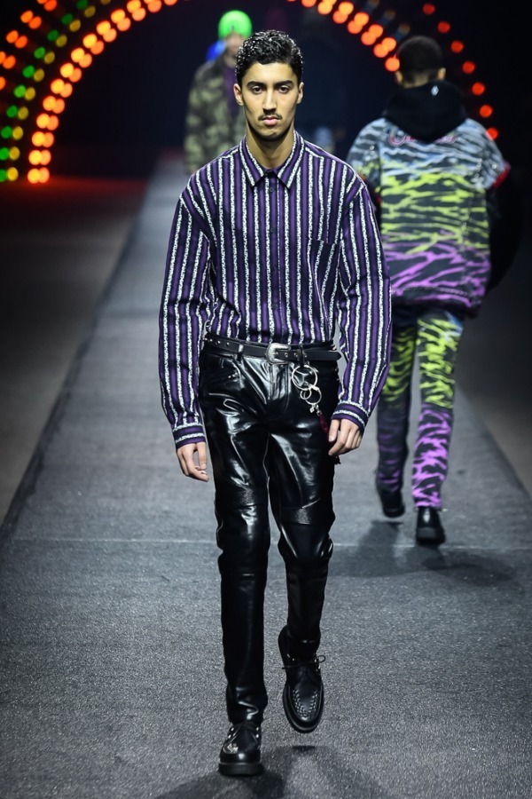 マルセロ・ブロン カウンティ・オブ・ミラン(MARCELO BURLON COUNTY OF MILAN) 2019-20年秋冬ウィメンズ&メンズコレクション シルエット - 写真34