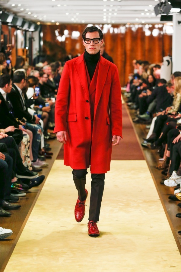 写真13 42 メンズ 赤のチェスターコートを使ったコーディネート着用 コレクションルックギャラリー ファッションプレス