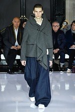 フミト ガンリュウ 2019-20年秋冬ウィメンズ＆メンズコレクション - 身体と服の間、服と服の間｜写真2