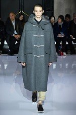 フミト ガンリュウ 2019-20年秋冬ウィメンズ＆メンズコレクション - 身体と服の間、服と服の間｜写真10