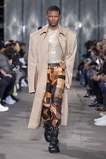 コモン スウェーデン 2019年秋冬コレクション、再び鳴らす消費社会への警鐘｜写真5