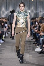 コモン スウェーデン 2019年秋冬コレクション、再び鳴らす消費社会への警鐘｜写真14