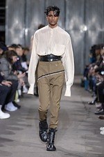 コモン スウェーデン 2019年秋冬コレクション、再び鳴らす消費社会への警鐘｜写真15