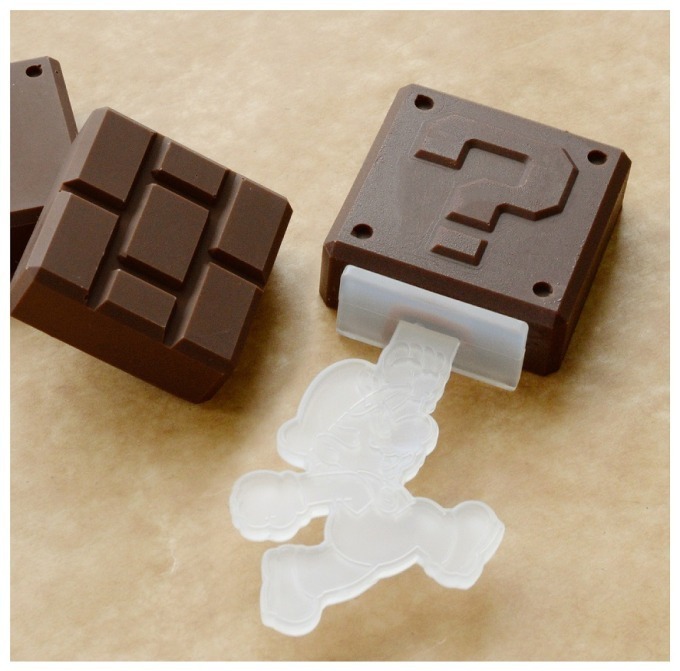 「スーパーマリオ」のブロック＆キノコ型のチョコが作れるシリコントレーセット | 写真