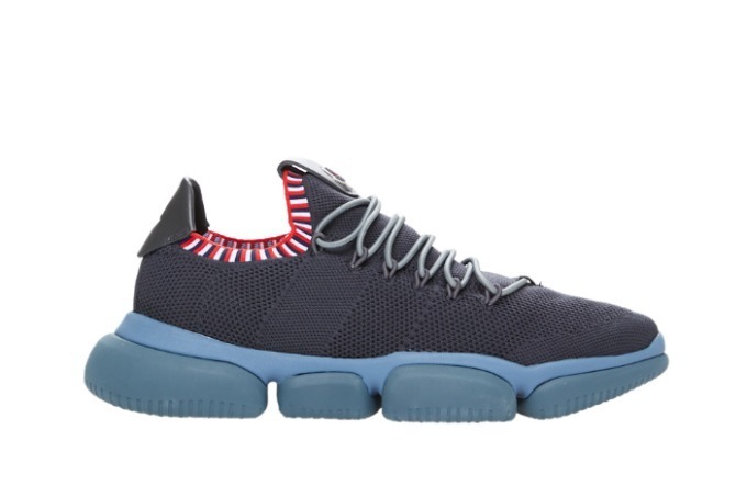 モンクレールの新作シューズ「バブルスニーカー」トリコロールを配したソックスのような1足