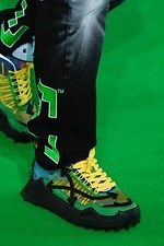 オフ-ホワイト 2019-20年秋冬コレクション - 公共放送が映し出すスペクタクルな世界｜写真14