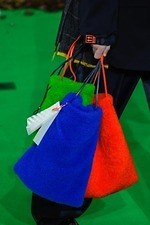 オフ-ホワイト 2019-20年秋冬コレクション - 公共放送が映し出すスペクタクルな世界｜写真25